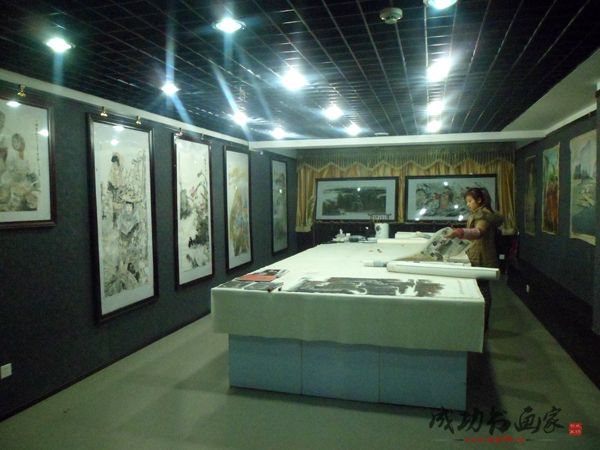 “慈航·2013晒佛节中国美术家50人大型精品国画展”布展结束