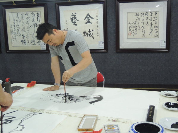 画家李金生笔会现场挥毫泼墨