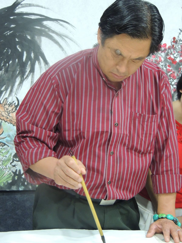 当代书画名家雪域梵音圣境之旅采风团团长王阔海挥毫泼墨