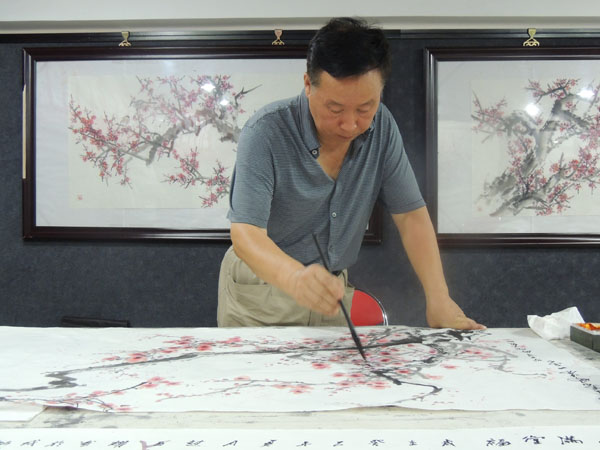 辽宁美协副主席吴成槐笔会精心绘制梅花图