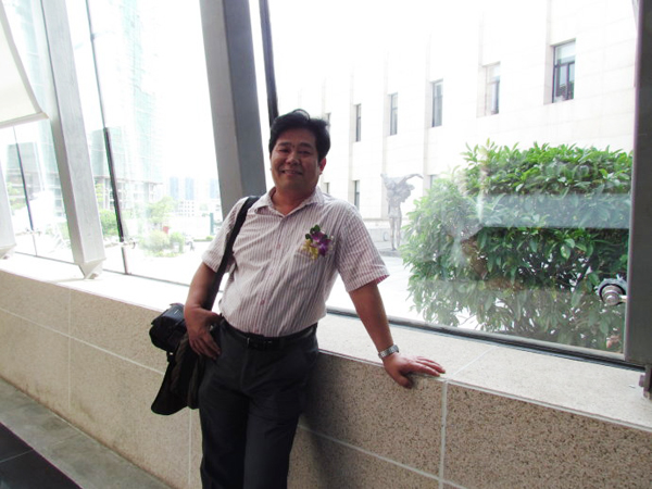 画家王国兴参加“九色香巴拉”全国书画名家甘南采风行