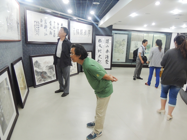 山水画家王春荣做客成功美术馆