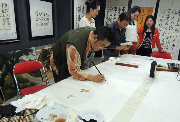 杨群峰笔会创作笔墨情趣人物画