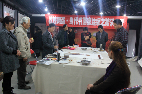江西财经大学阳小毛教授笔会现场写生创作引关注