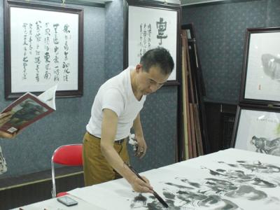 中国人大教授刘敏君兰州成功美术馆绘美好时代