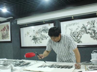 全国政协画院秘书长罗公染成功美术馆绘制精美册页