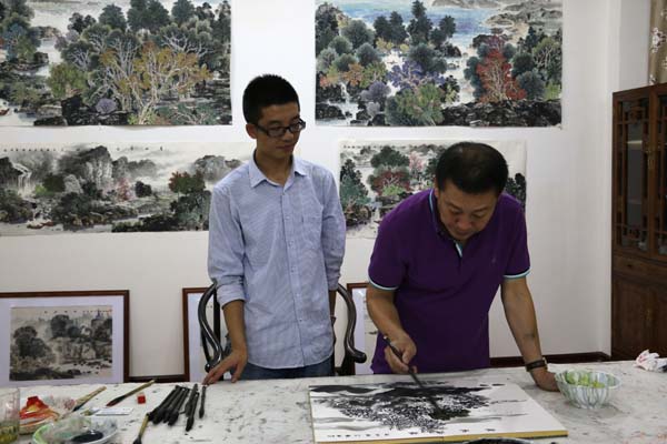 中美协理事、海南美协副主席阮江华画展近日在通渭县举行