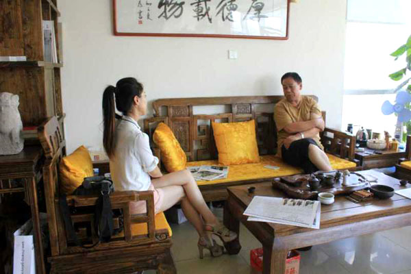 甘肃成功书画艺术研究院代表拜访人物画家陈联喜先生