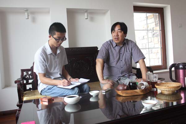 当代知名花鸟画家马硕山接受成功书画家网记者采访