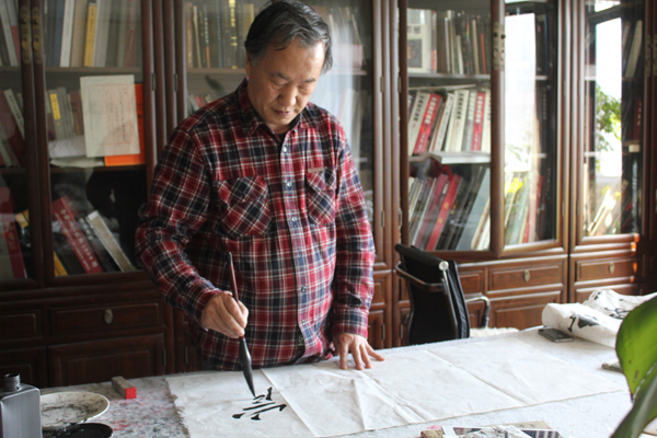 成功书画家网记者在京采访清华美院戴顺智教授