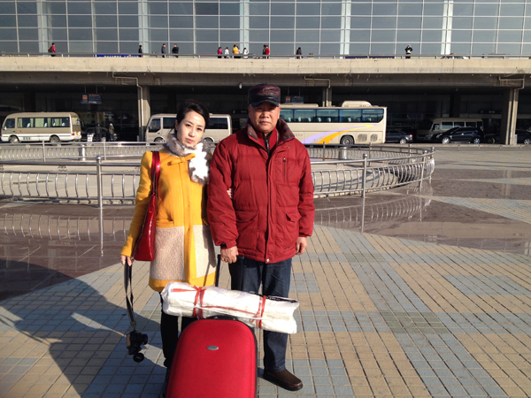 参加“2013—2014中国美术家年度人物”郝立辛抵达兰州