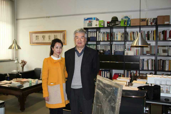 王明旨院长接受成功书画家网采访：坚持艺术与科学交融的