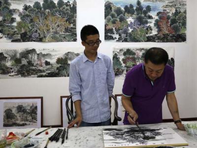 中美协理事、海南美协副主席阮江华画展近日在通渭县举行