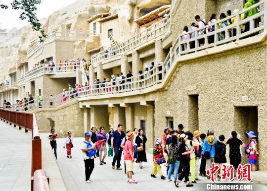 敦煌莫高窟启“淡游”模式 10个特窟对外开放