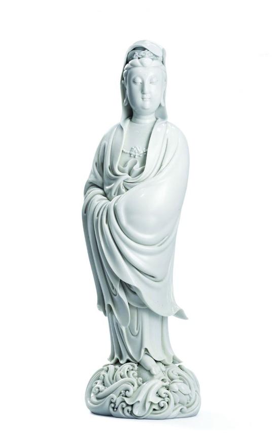 图3 明“何朝宗印”款德化白釉渡海观音立像以1600万港元落槌