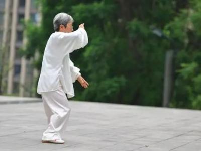 官员退休后有点崩溃：字画没人买了