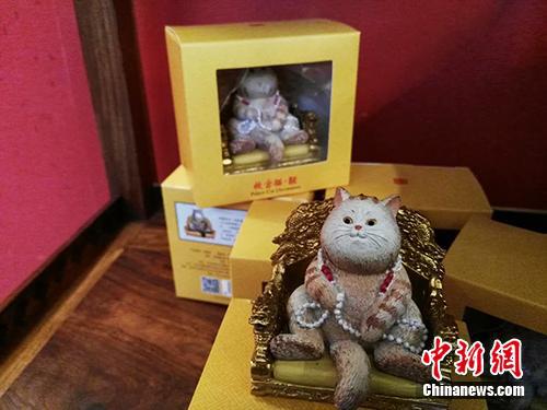 故宫猫摆件。中新网记者 宋宇晟 摄