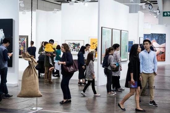 香港巴塞尔3月开幕 242家画廊亮21家首次参展